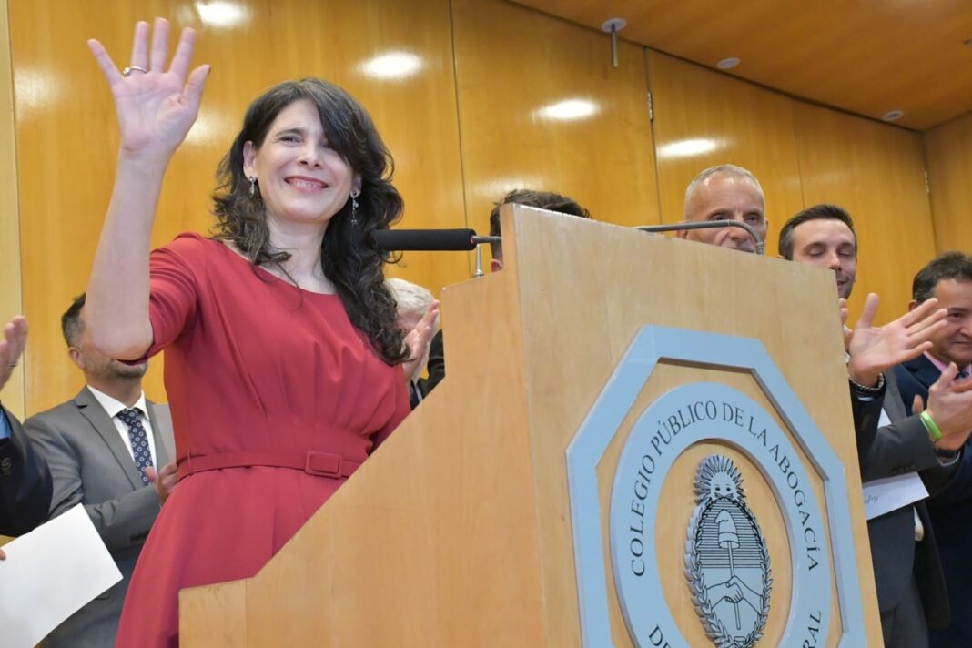 Alejandra García en la ceremonia de asunción como presidenta del Colegio Público de la Abogacía de la Capital Federal
