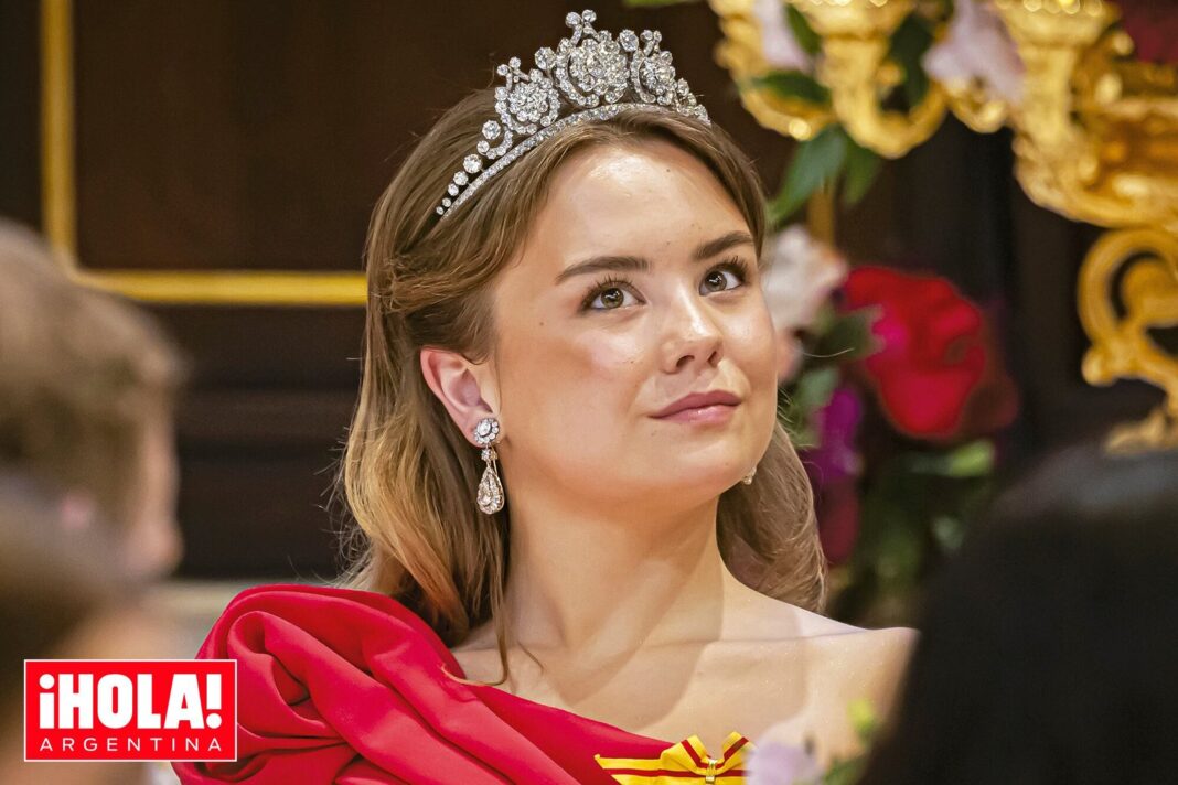 Princesa Ariane con tiara de diamantes en banquete oficial en Ámsterdam