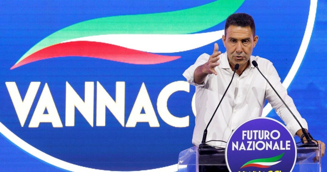 Roberto Vannacci en la asamblea fundacional de Futuro Nazionale en Roma