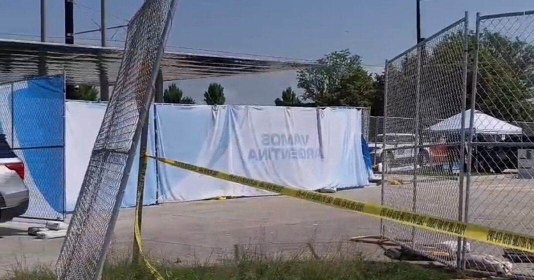 Vista del hotel de concentración de la Selección Argentina en Kansas City con decoración afectada por la tormenta