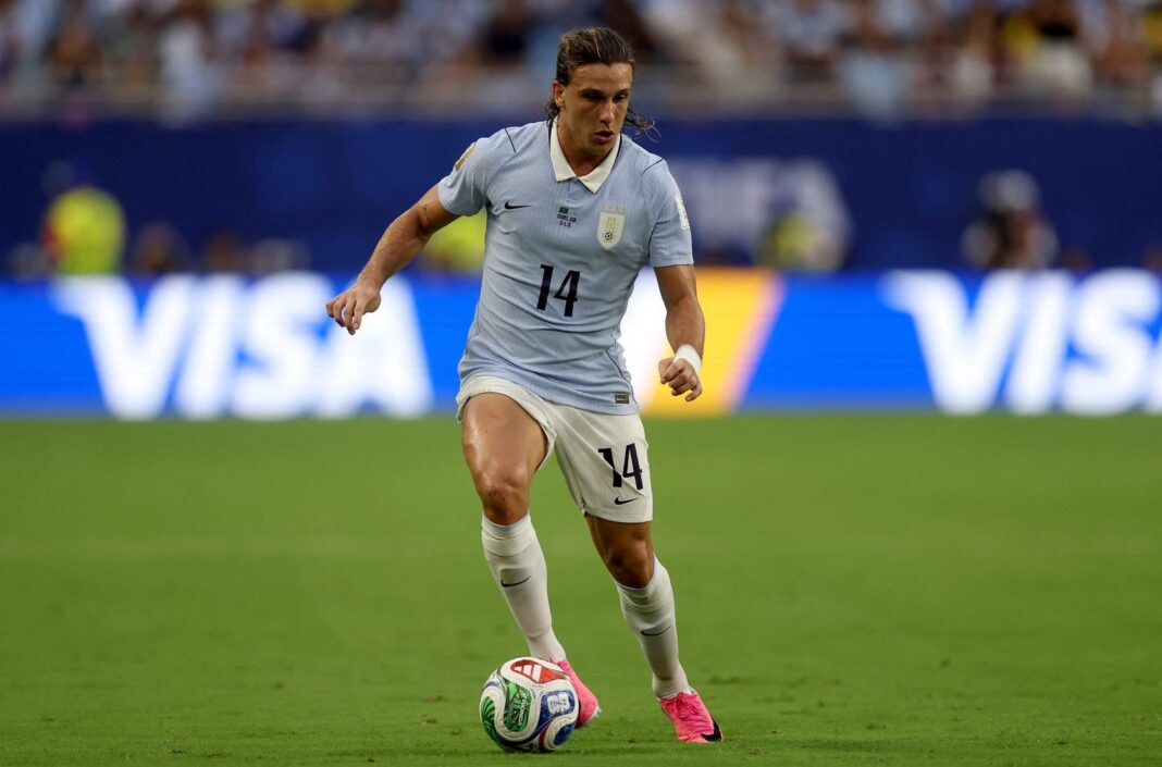 Jugadores de Uruguay y Cabo Verde en la cancha del Hard Rock Stadium