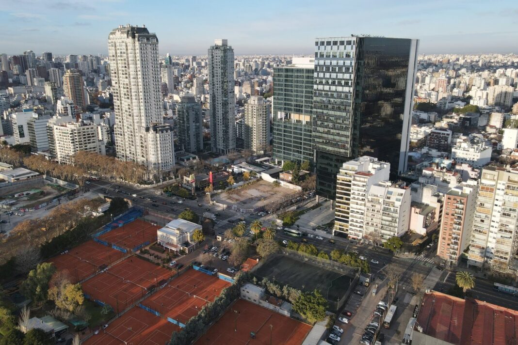 Edificios residenciales en el barrio de Núñez, Ciudad de Buenos Aires