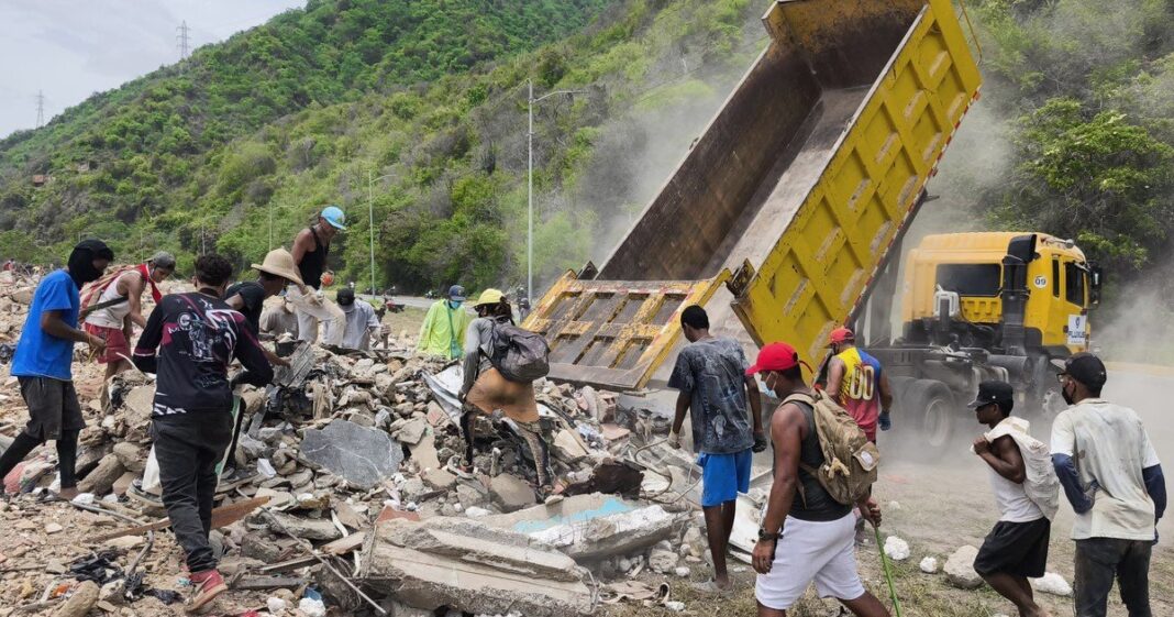 Edificios derrumbados en La Guaira tras los terremotos del 24 de junio