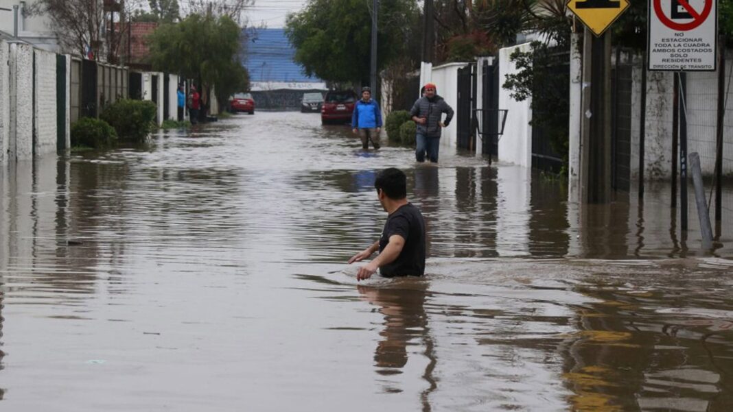 Vista de inundaciones y viviendas dañadas en la región de Coquimbo, Chile, tras el temporal