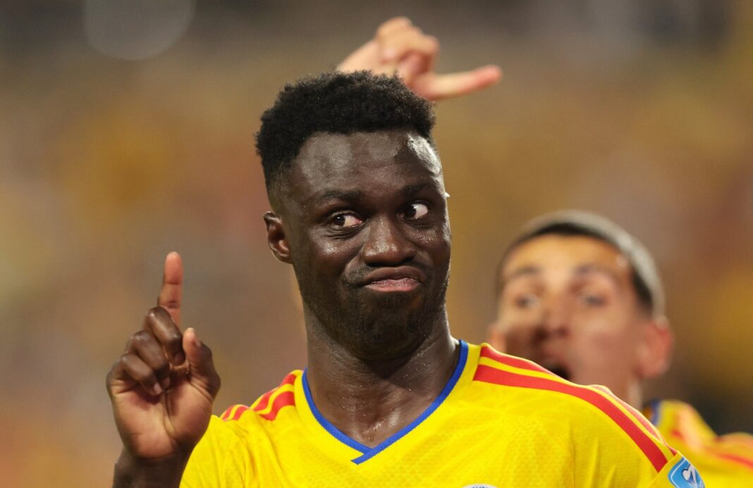 Davinson Sánchez con la camiseta de Galatasaray