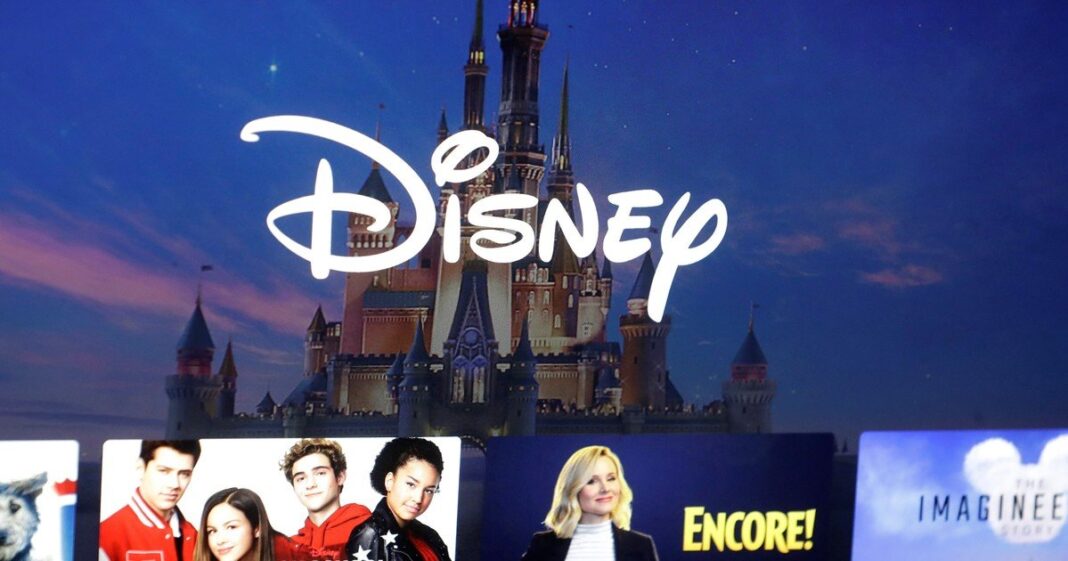 Logotipo de Disney+ con fondo oscuro