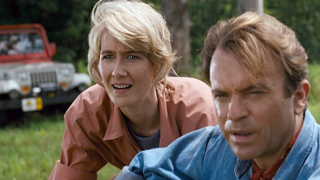 Sam Neill en una escena de la película Parque Jurásico