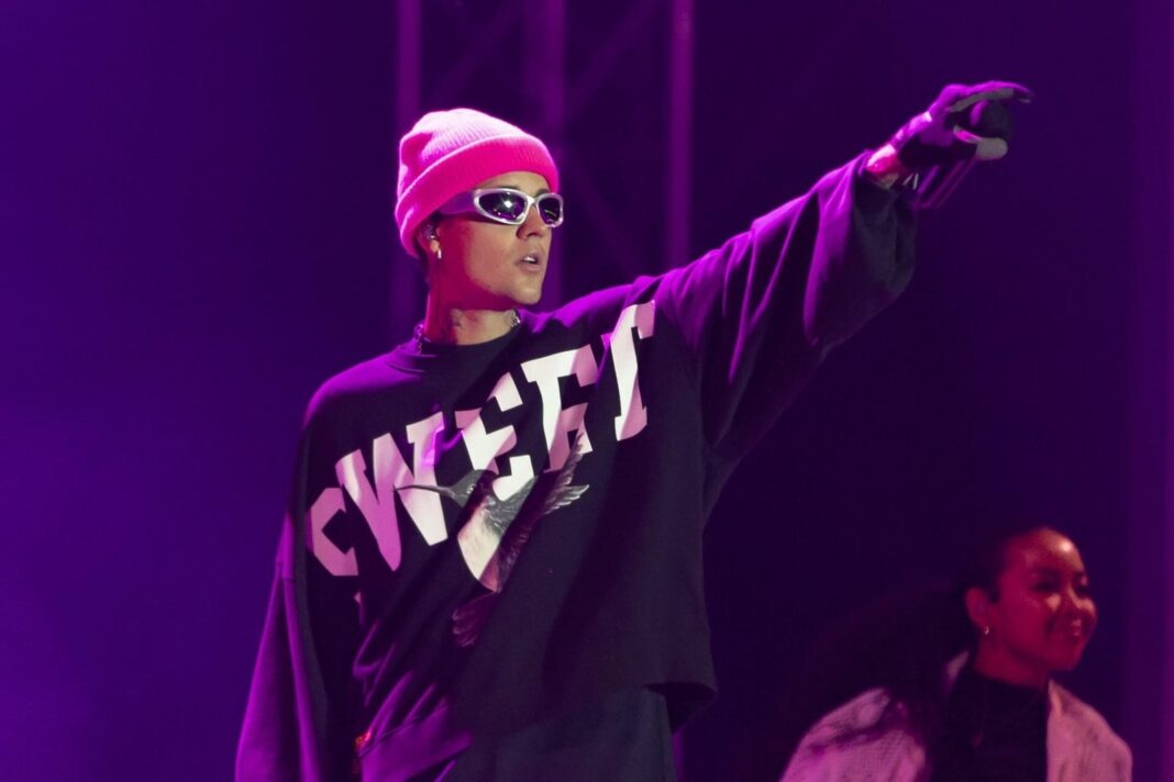 Justin Bieber en el escenario durante un concierto