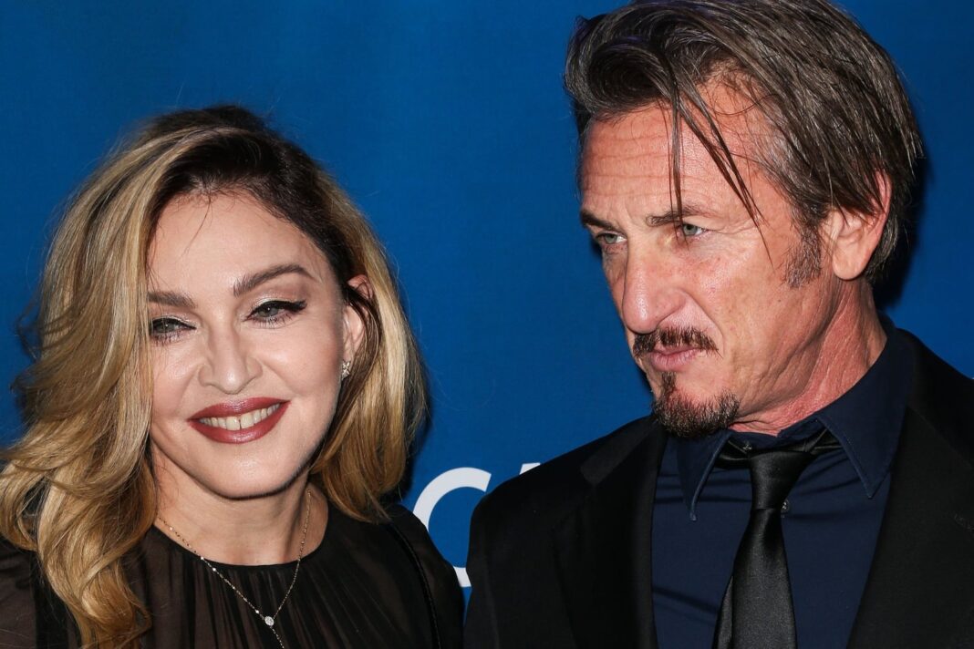 Madonna durante la promoción de su álbum Confessions II