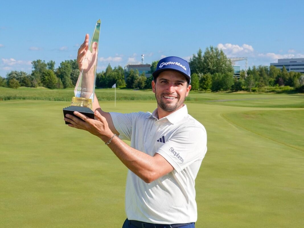 Mateo Fernández de Oliveira celebrando su victoria en el Ottawa Open
