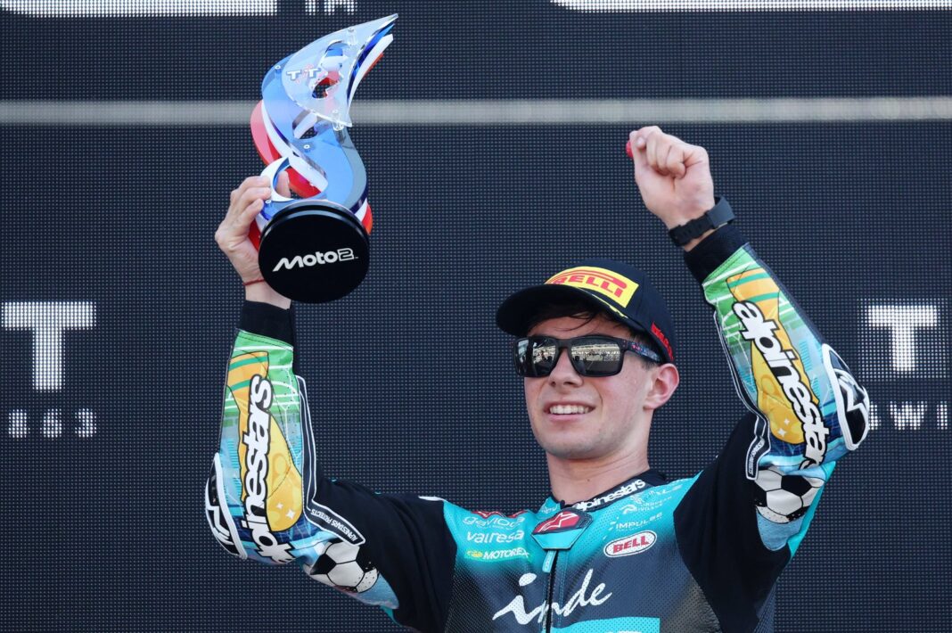David Alonso en el podio de Moto2 tras ganar en Assen