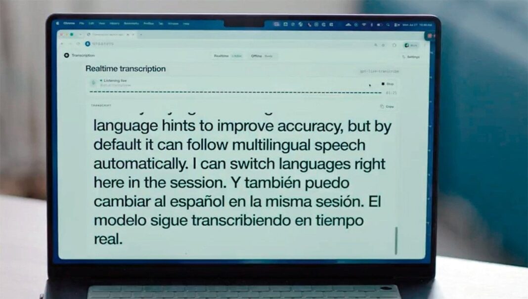 Logotipo de OpenAI junto a íconos de transcripción de voz