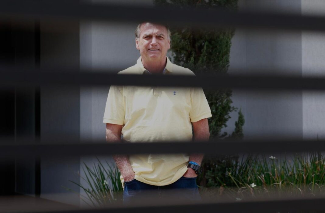 Jair Bolsonaro en su residencia en Brasilia