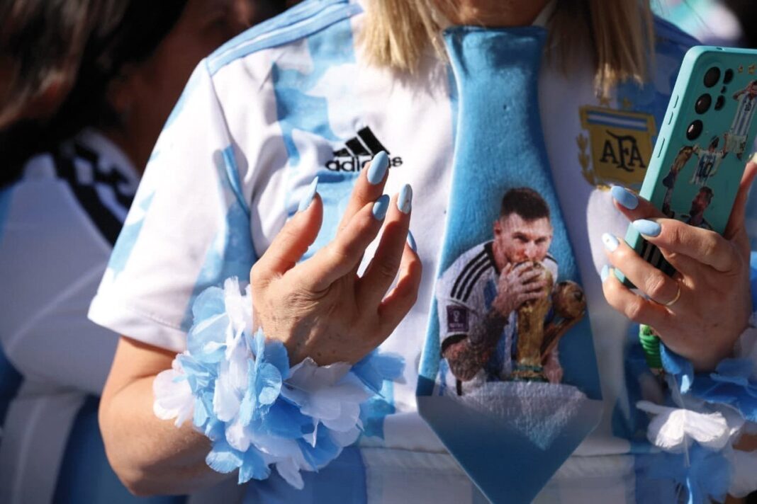 Bandera de Argentina en un estadio de fútbol durante el Mundial 2026