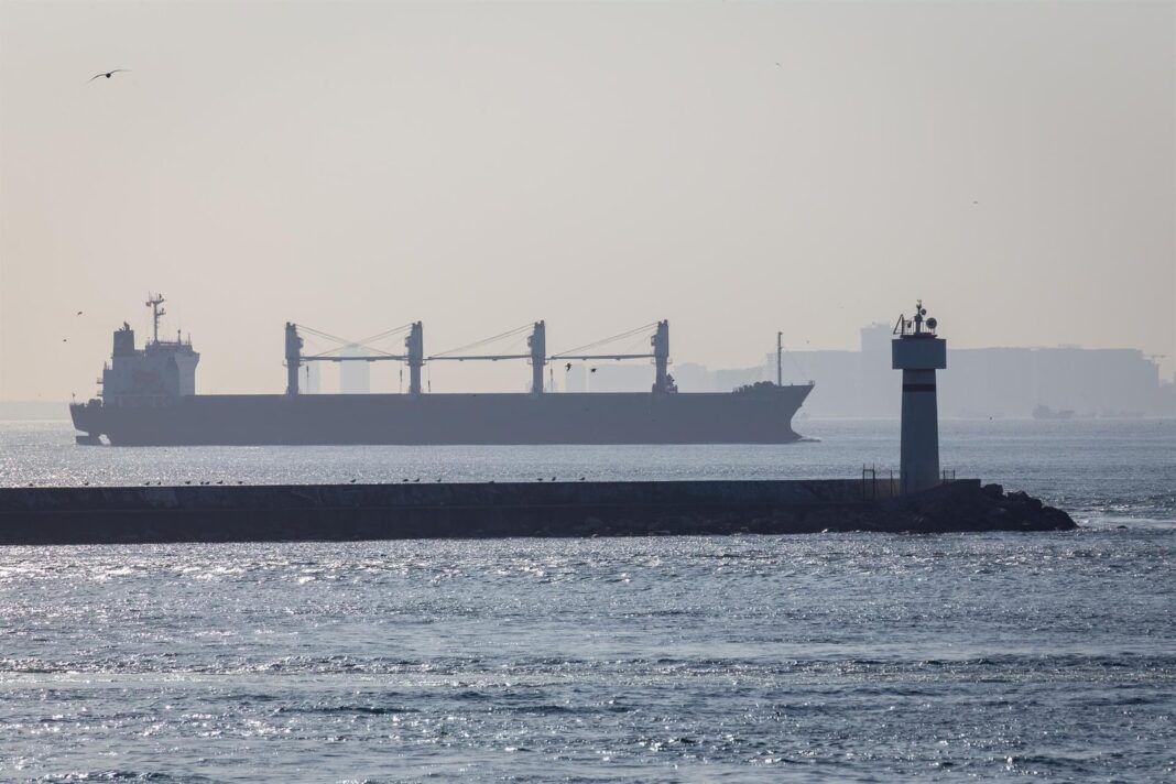 Buque en el mar Negro durante ataque ruso