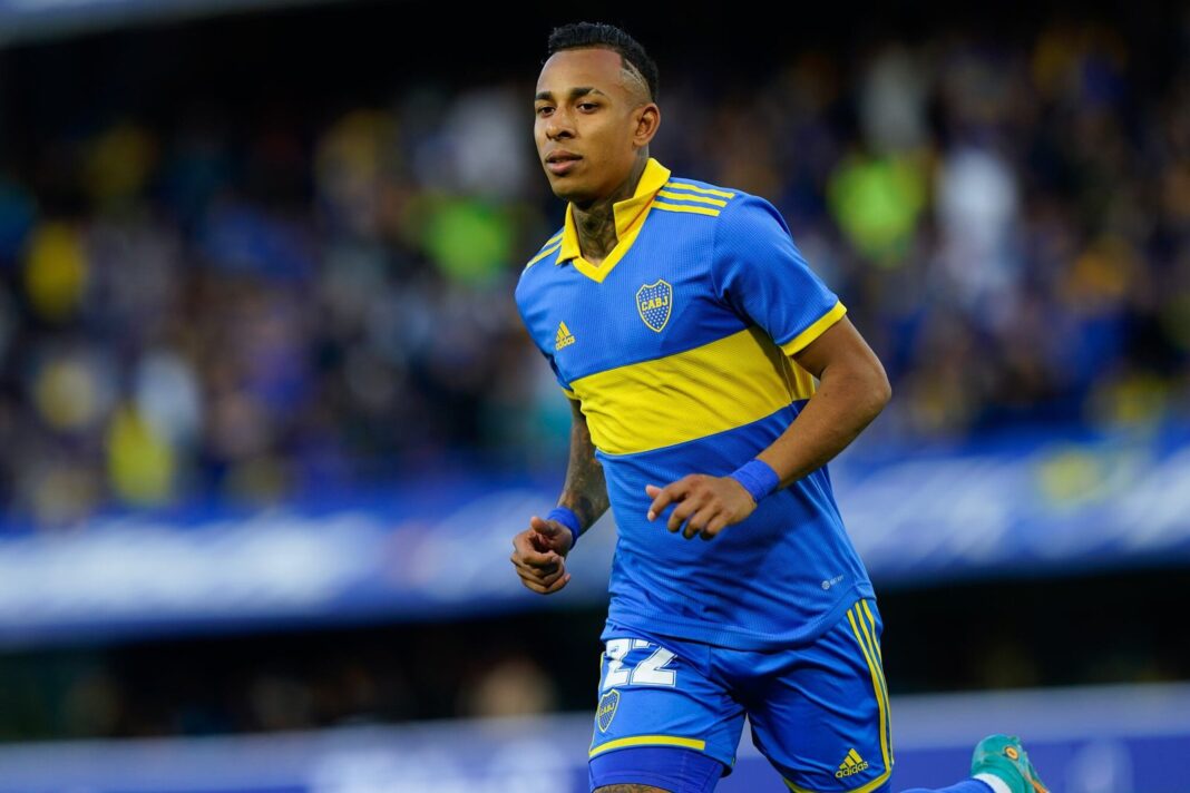 Sebastián Villa con la camiseta de Boca