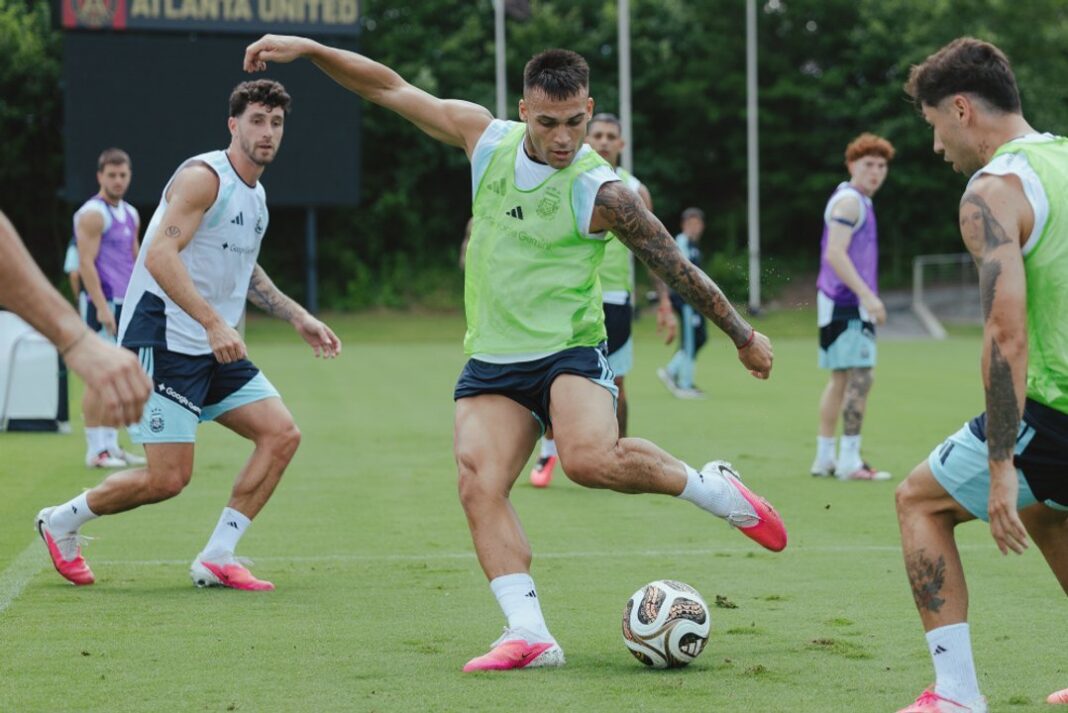 Jugadores de la Selección argentina entrenando en Atlanta antes de viajar a Nueva York para la final del Mundial 2026