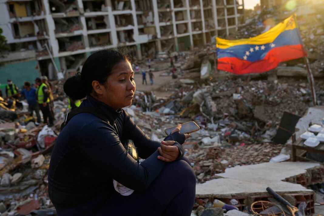 Edificios dañados por terremoto en La Guaira, Venezuela