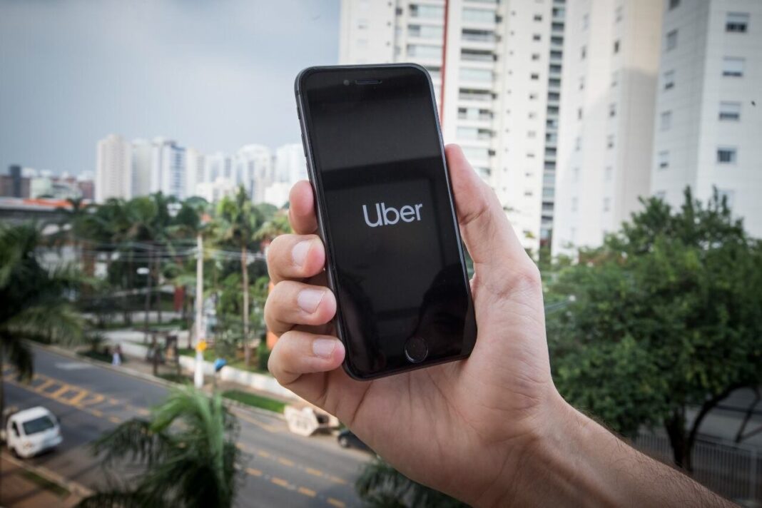 Logo de Uber sobre fondo blanco
