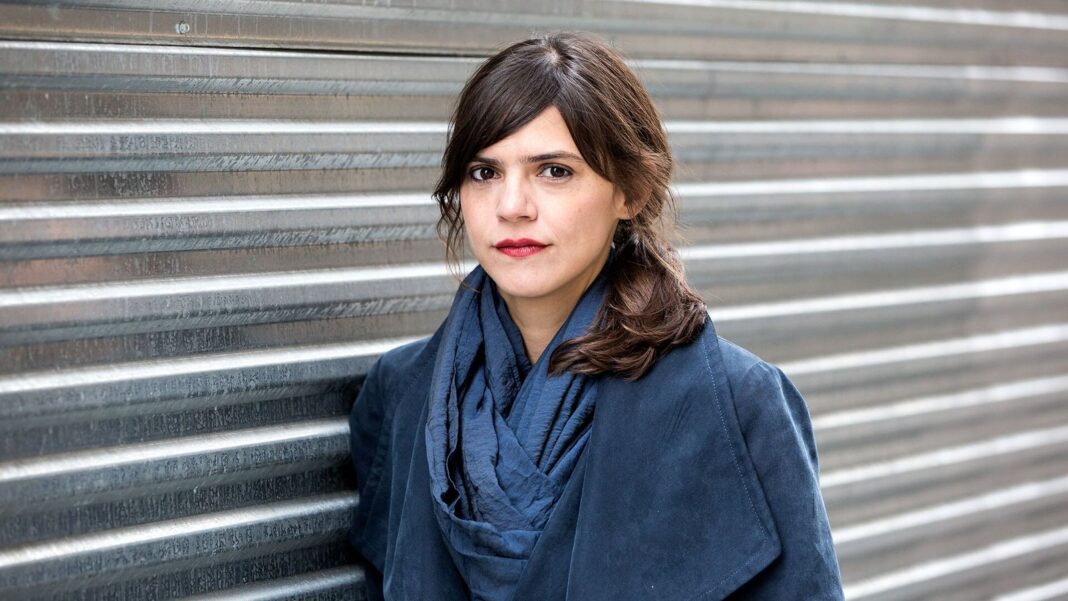 Valeria Luiselli en un evento literario