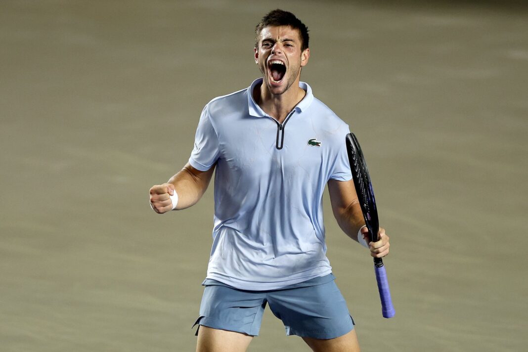 Arthur Gea celebrando su victoria en el ATP de Los Cabos