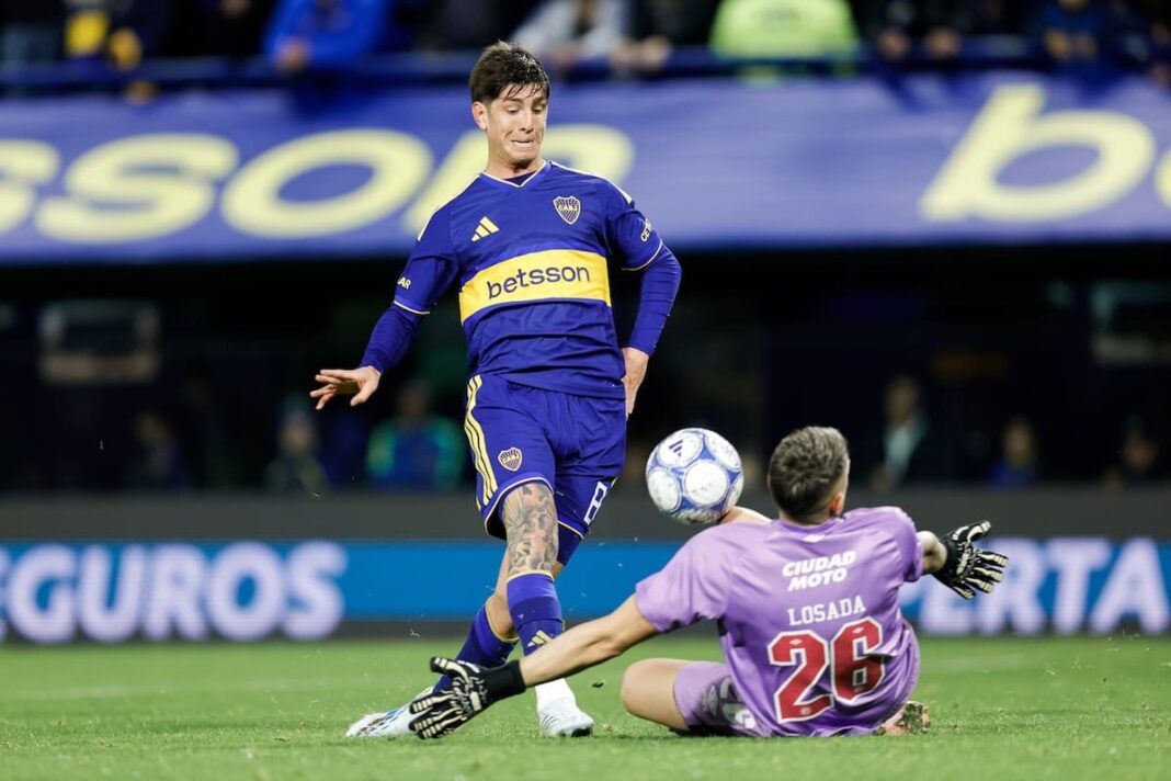 Jugadores de Boca festejan el gol de la victoria ante Lanús en la Bombonera