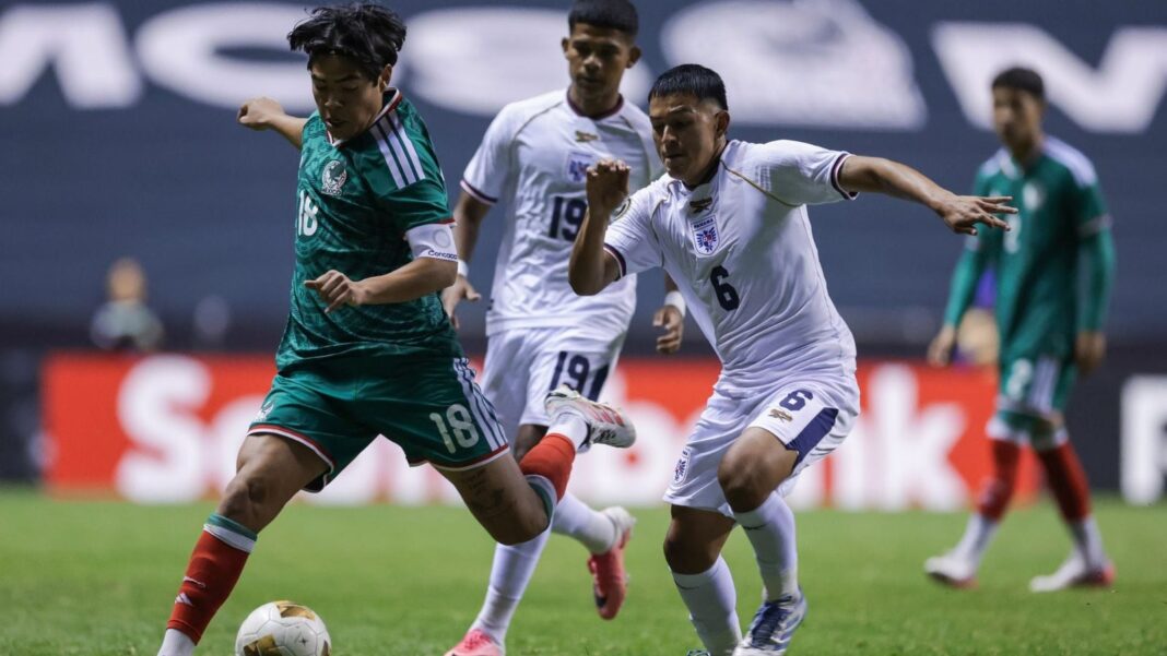 Estadio Azteca durante un partido de fútbol
