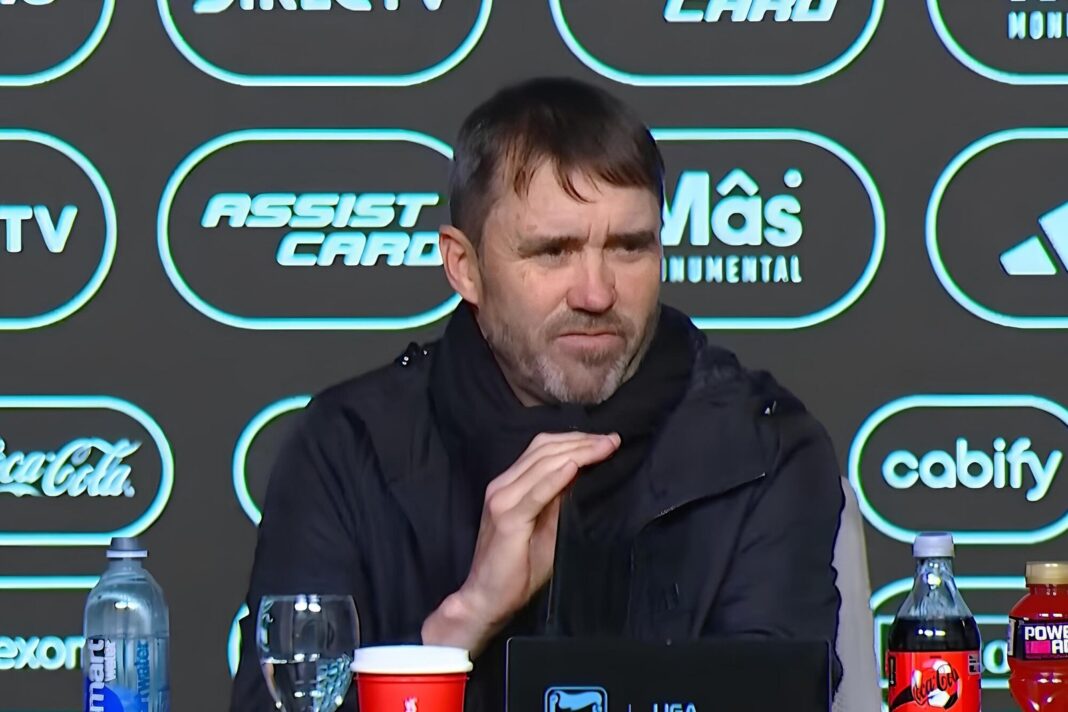 Eduardo Coudet durante la conferencia de prensa