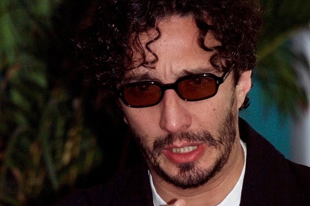 Fito Páez durante una presentación en vivo