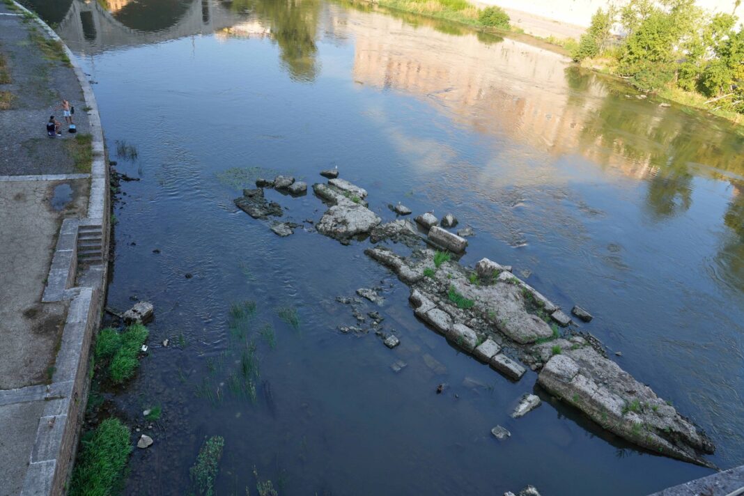 Vista del río Po con caudal reducido por la sequía en Italia