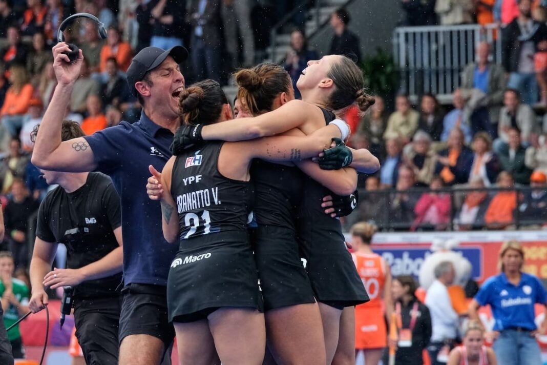 Las Leonas celebran el título mundial tras vencer a Países Bajos en shoot-outs