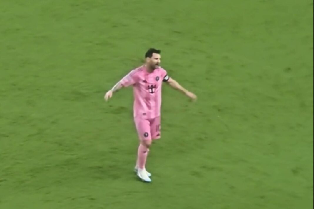 Lionel Messi durante la suspensión del partido entre Inter Miami y Atlético San Luis