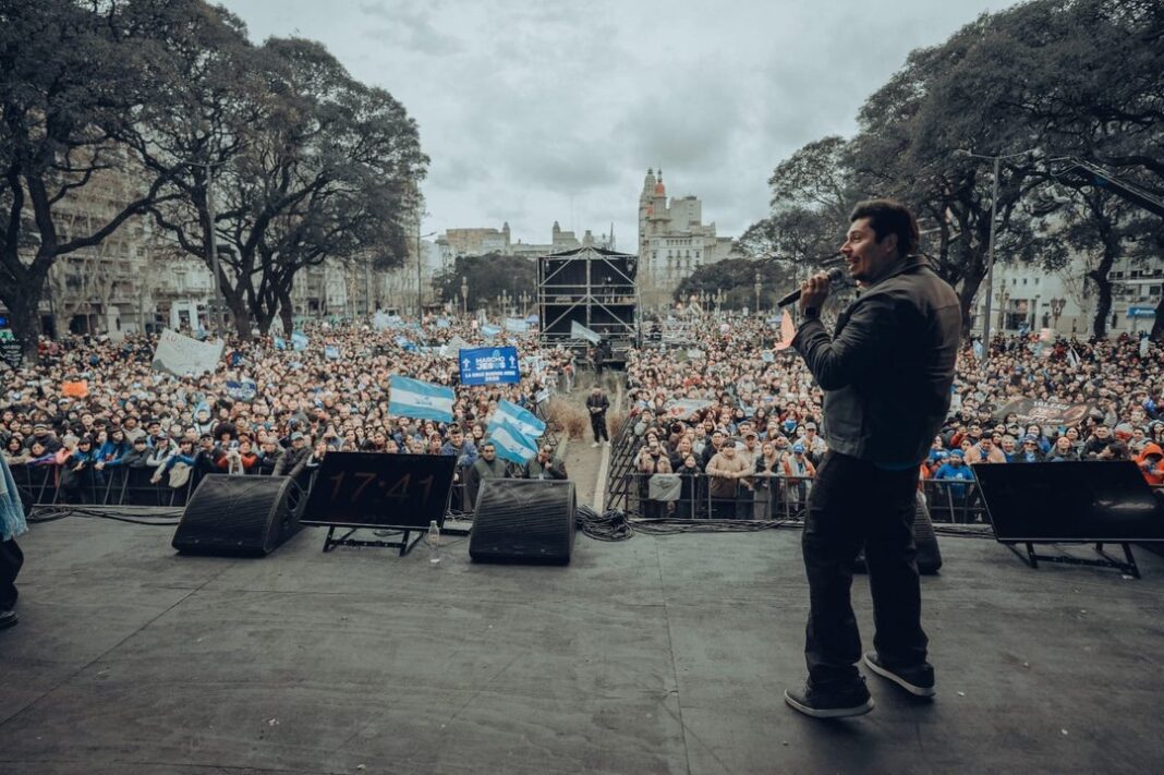 Participantes de la marcha Marcho por Jesús en Buenos Aires