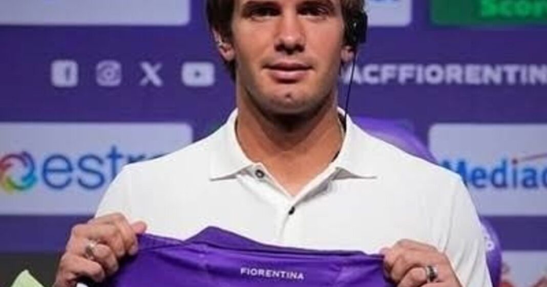Franco Mastantuono durante su presentación como jugador de Fiorentina