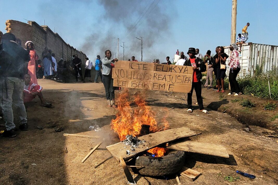 Personal sanitario con equipo de protección en la República Democrática del Congo durante el brote de ébola