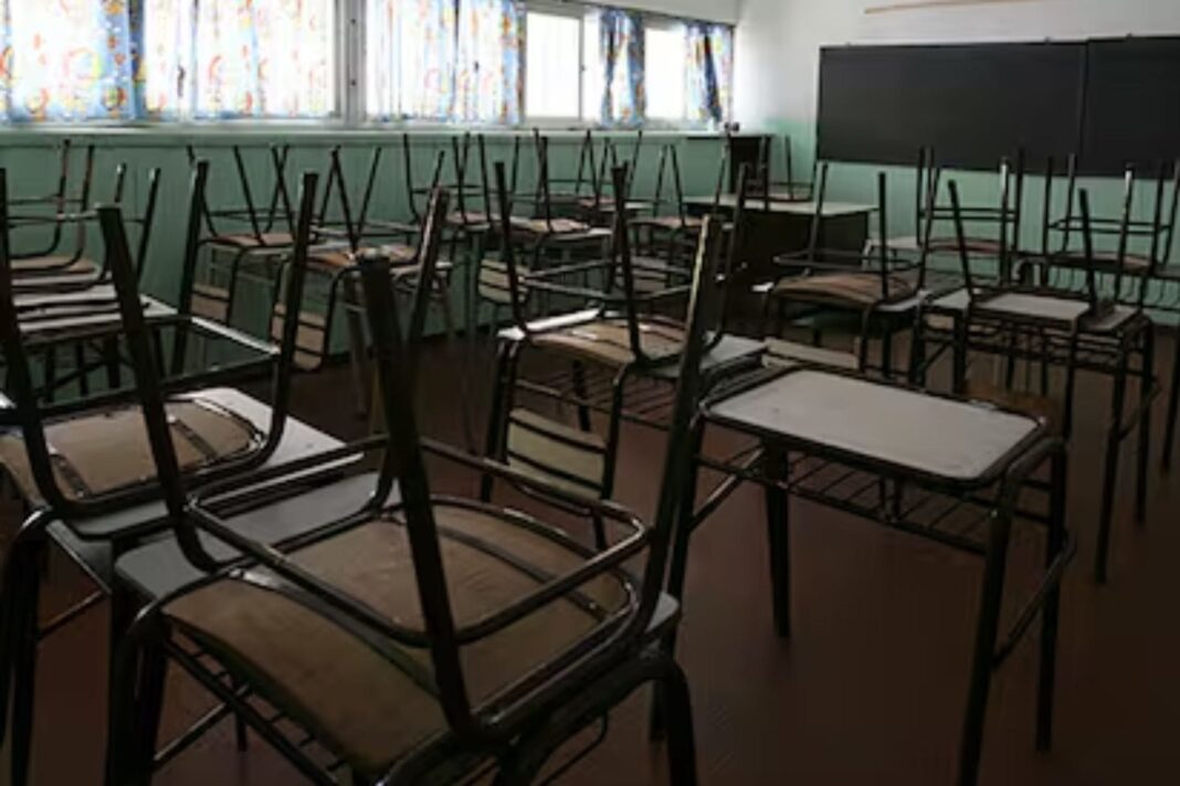 Escuela argentina durante inspección del Ministerio de Capital Humano