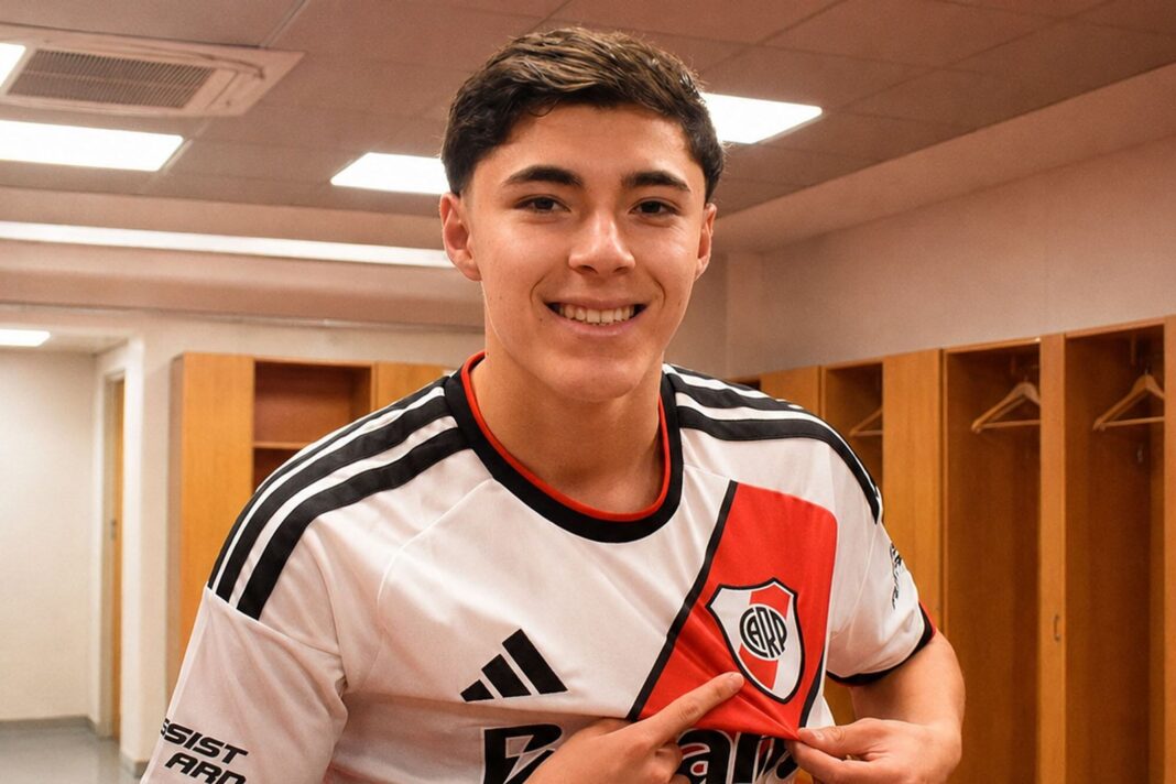 Jugadores de River en el mediocampo durante un partido
