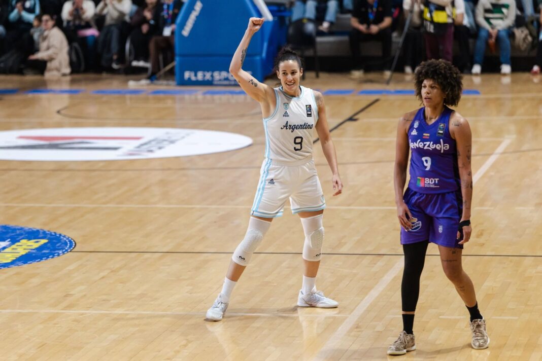 Selección argentina de básquet femenino celebrando el título del Sudamericano 2026
