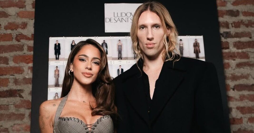 Tini Stoessel en la prueba de su vestido de novia diseñado por Ludovic de Saint Sernin