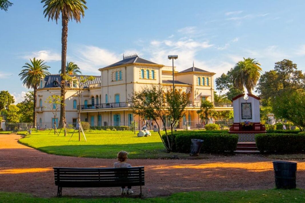 Casco de la estancia Los Remedios en Parque Avellaneda