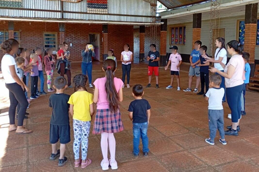 Niños y adolescentes en situación de pobreza