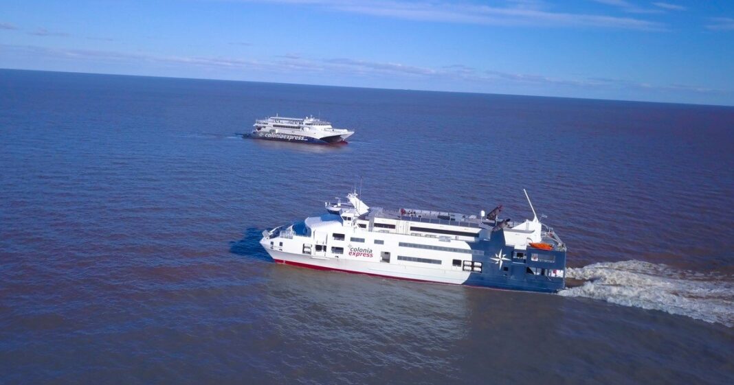 Buque de Colonia Express en el puerto