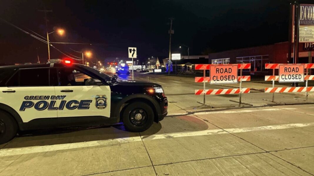 Patrulleros de policía en la escena del incidente en Green Bay, Wisconsin