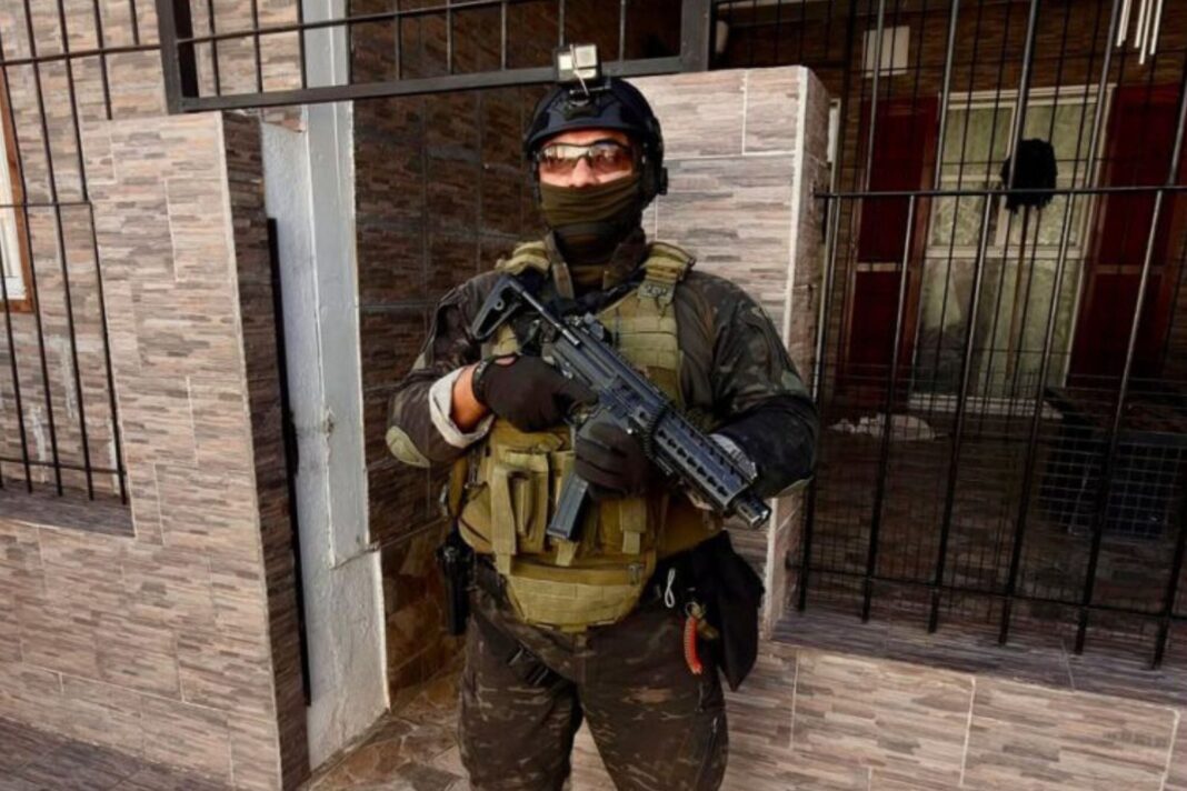 Operativo policial en el barrio Las Flores II de Córdoba