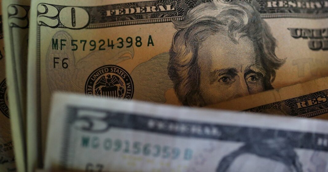 Cotización del dólar blue y dólar oficial en Argentina