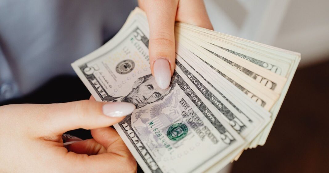 Cotización del dólar oficial y blue