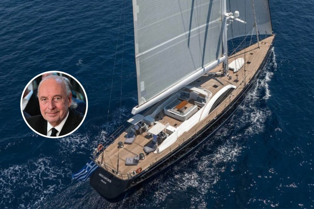 José Luis Manzano a bordo del velero Aristarchos I durante la Rolex Swan Cup en Cerdeña
