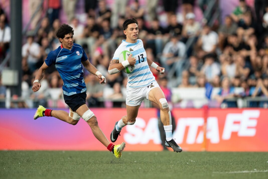 Jugadores de los Pumas 7s y las Yaguaretés en acción durante los Juegos Suramericanos Santa Fe 2026 en Rosario