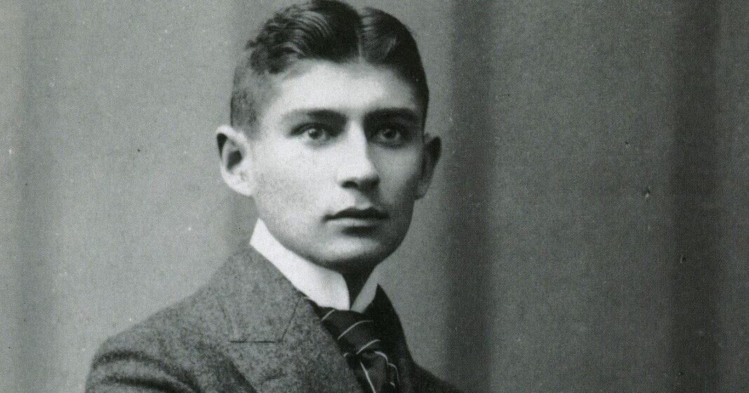 Retrato de Franz Kafka escribiendo una carta