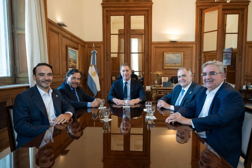 Gobernadores argentinos en reunión con funcionarios nacionales